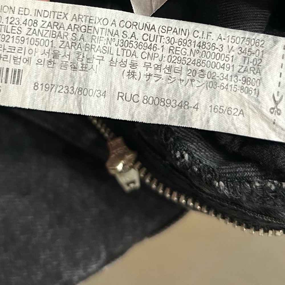 Bundle 3/$25
Zara (2) Black High Rise Mom Jeans - Picture 8 of 13
